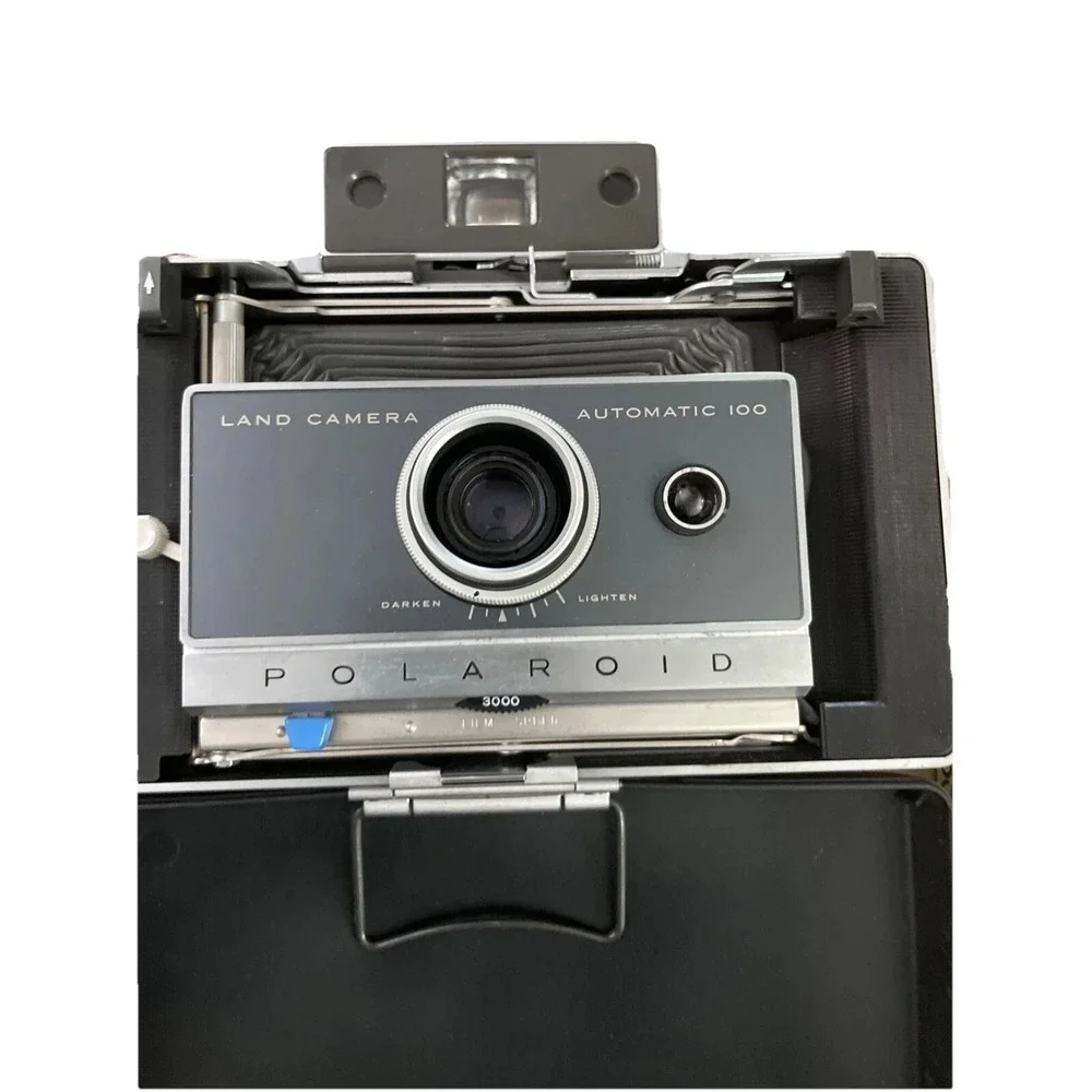 Polaroid Automatic 100 Land Camera with Flashbulbs Case Kit Vintage